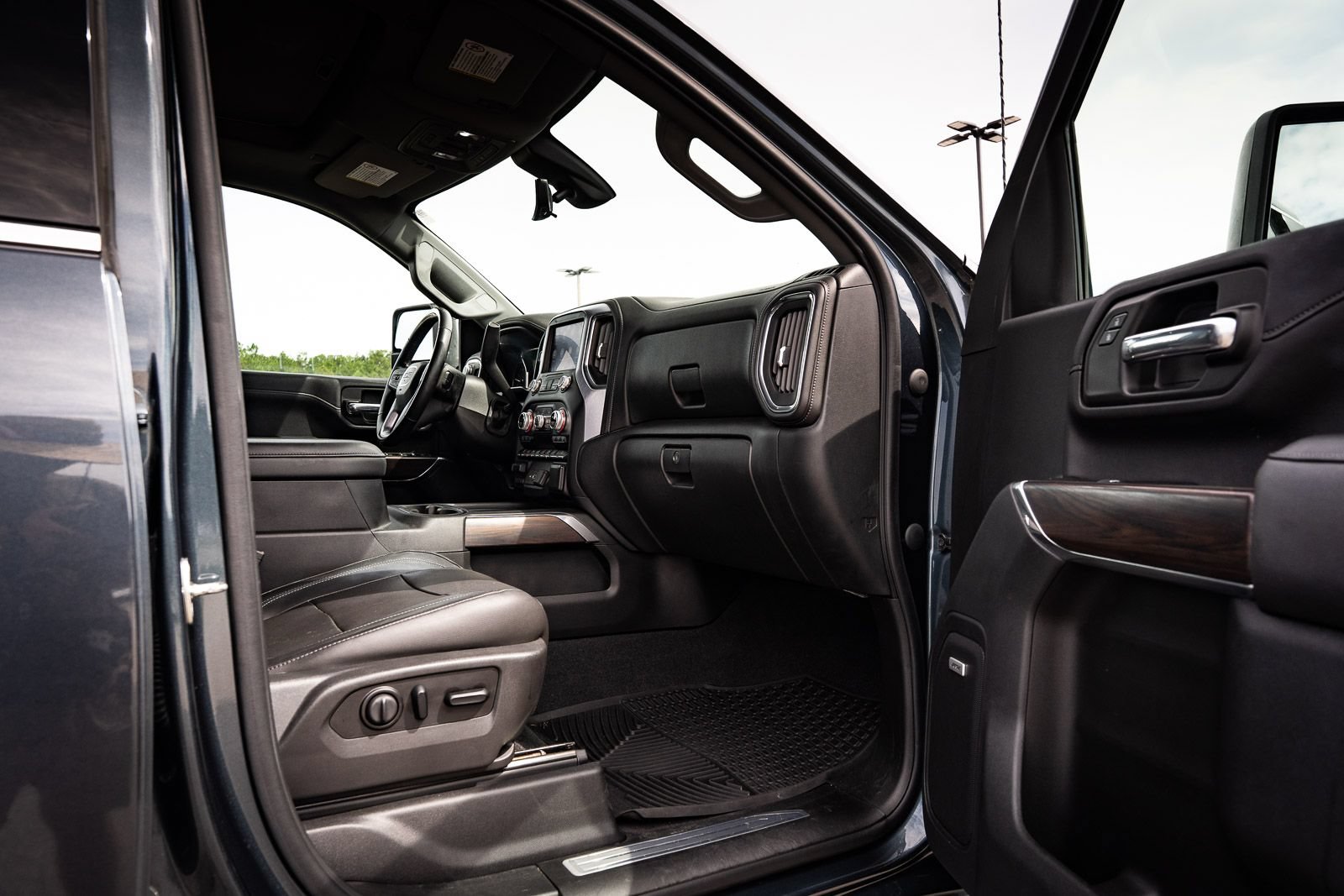 Used 2020 GMC Sierra 3500 SLT w/ SLT Premium Plus Package AWD/4WD image 11