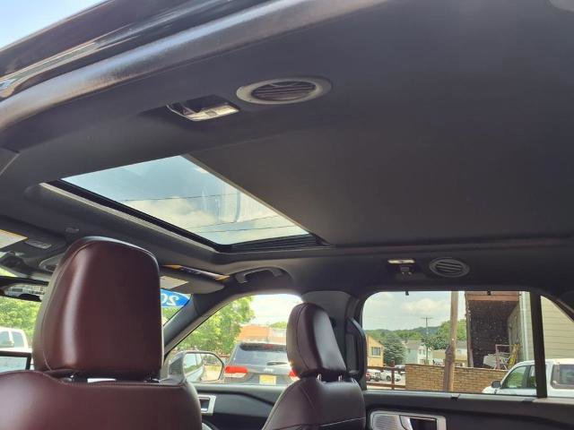 Certified 2022 Ford Explorer Platinum w/ Equipment Group 601A image 15