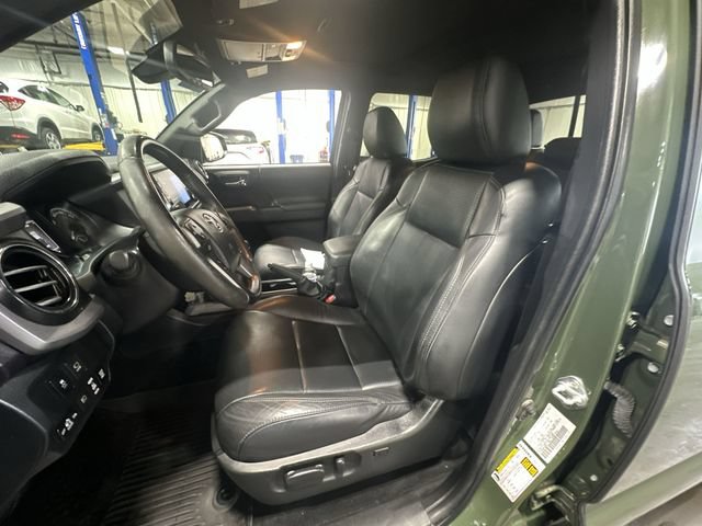 Used 2022 Toyota Tacoma TRD Sport w/ TRD Premium Sport Package AWD/4WD image 17