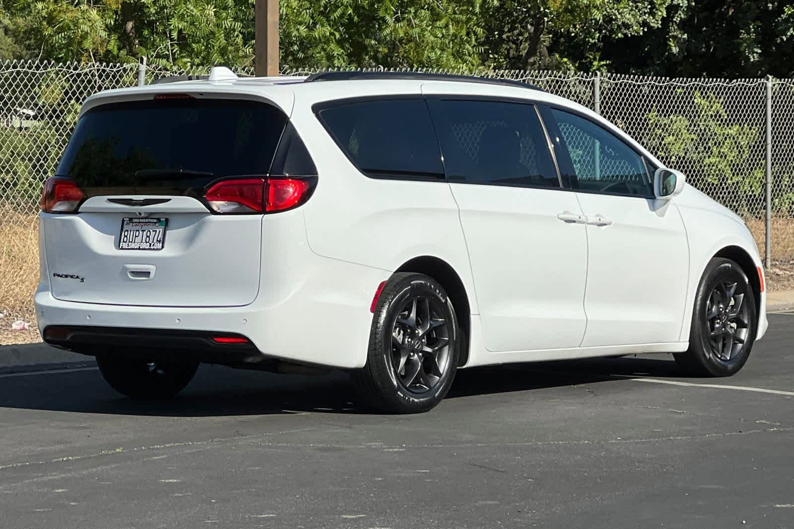 Used 2020 Chrysler Pacifica Touring-L Plus w/ S Appearance Package FWD video 2