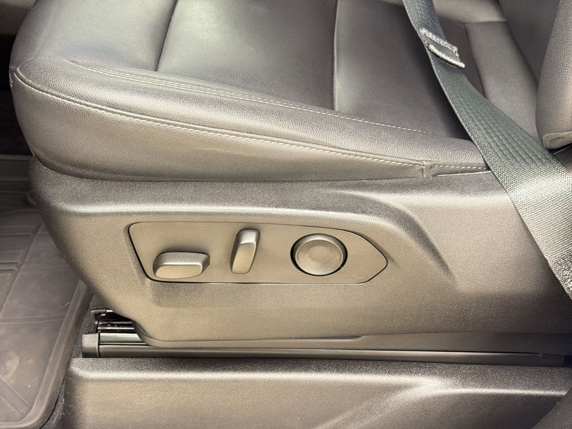 Used 2023 Chevrolet Tahoe LT w/ Luxury Package image 14