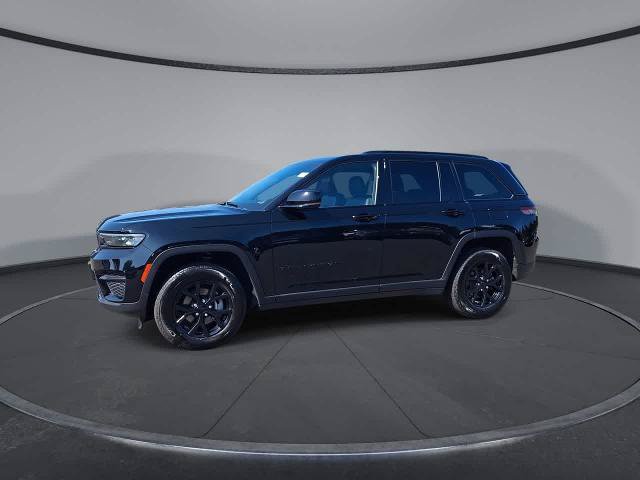 Used 2025 Jeep Grand Cherokee Altitude AWD/4WD image 4