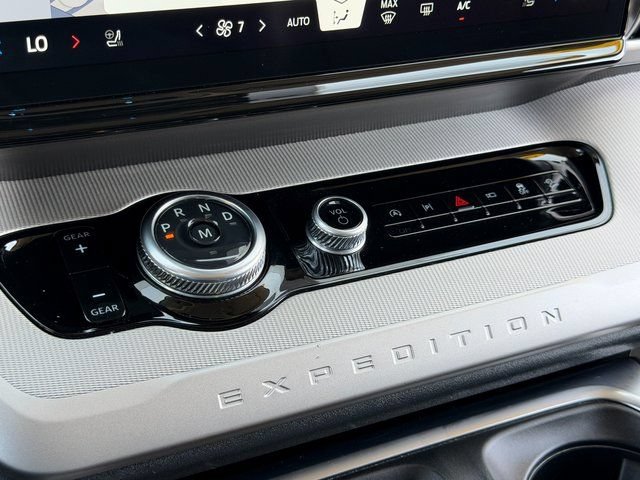 Certified 2025 Ford Expedition Active AWD/4WD image 21
