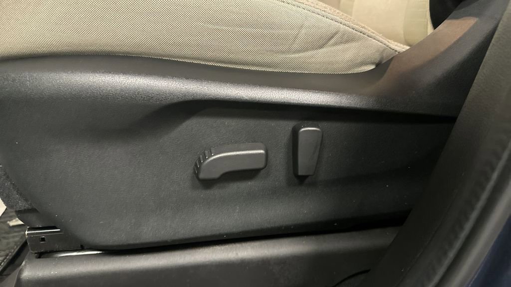 Used 2024 Subaru Ascent Premium w/ Convenience Package image 28