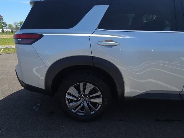 Used 2025 Nissan Pathfinder SV FWD image 7