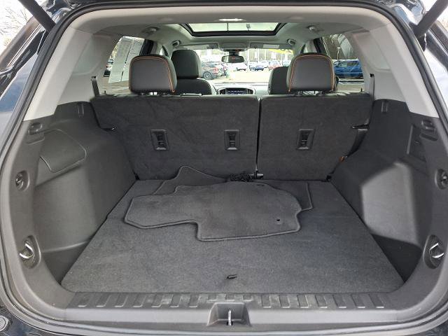 Used 2022 GMC Terrain AT4 image 28