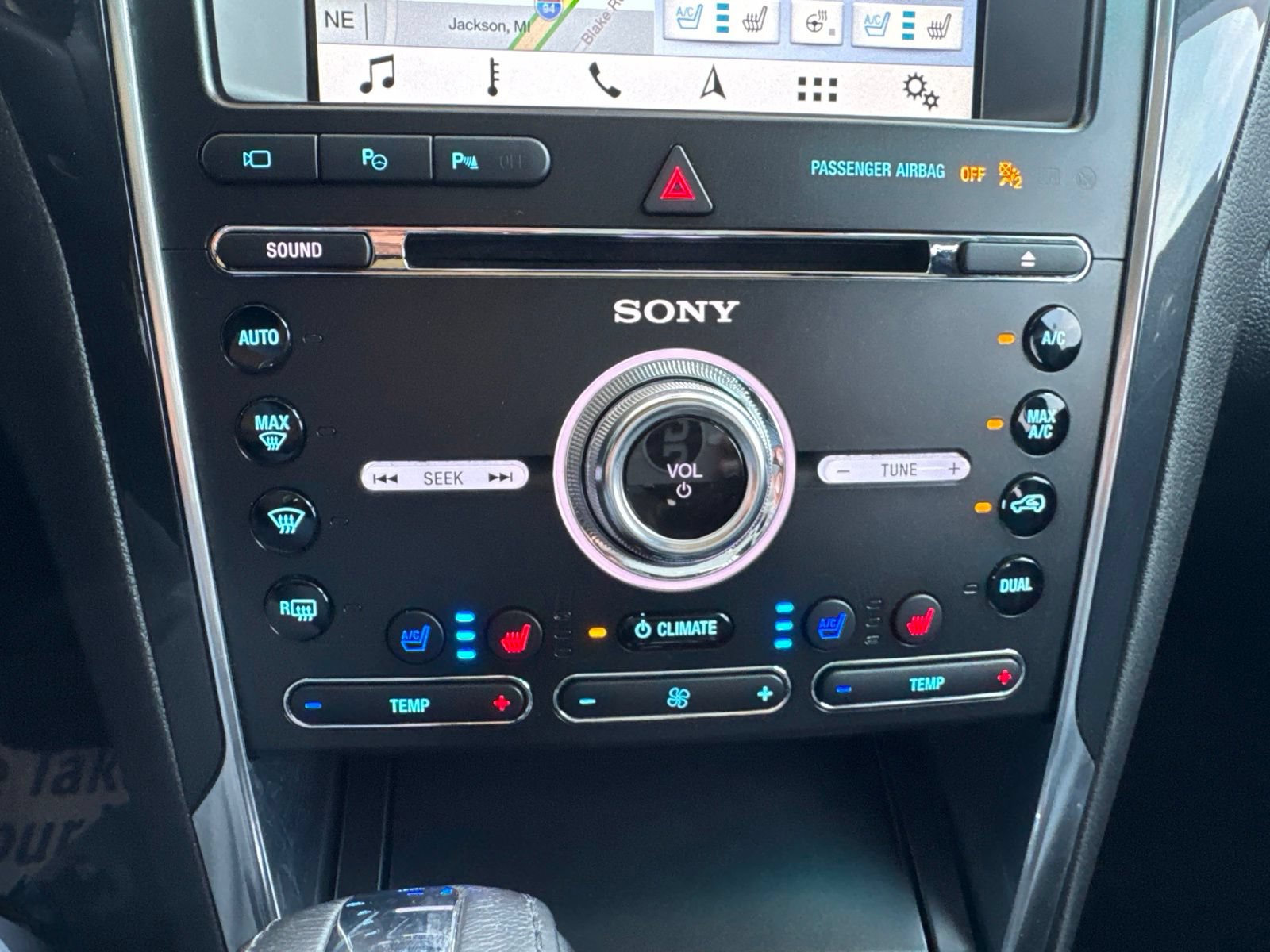 Certified 2018 Ford Explorer Limited w/ Equipment Group 301A AWD/4WD image 33