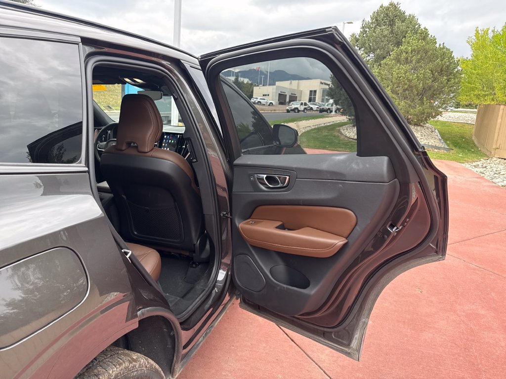 Used 2025 Volvo XC60 B5 Plus w/ Protection Package Premier AWD/4WD image 20