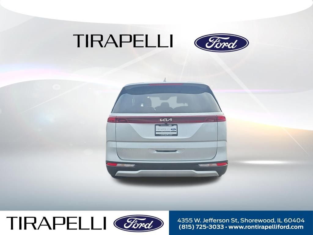 Used 2023 Kia Carnival LX image 4