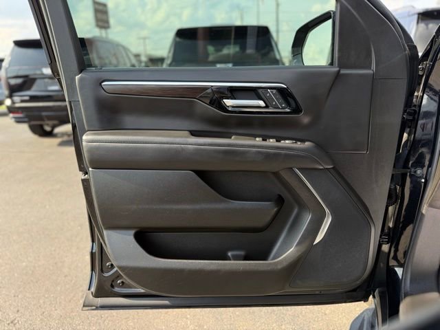 Used 2025 Chevrolet Tahoe LT AWD/4WD image 15