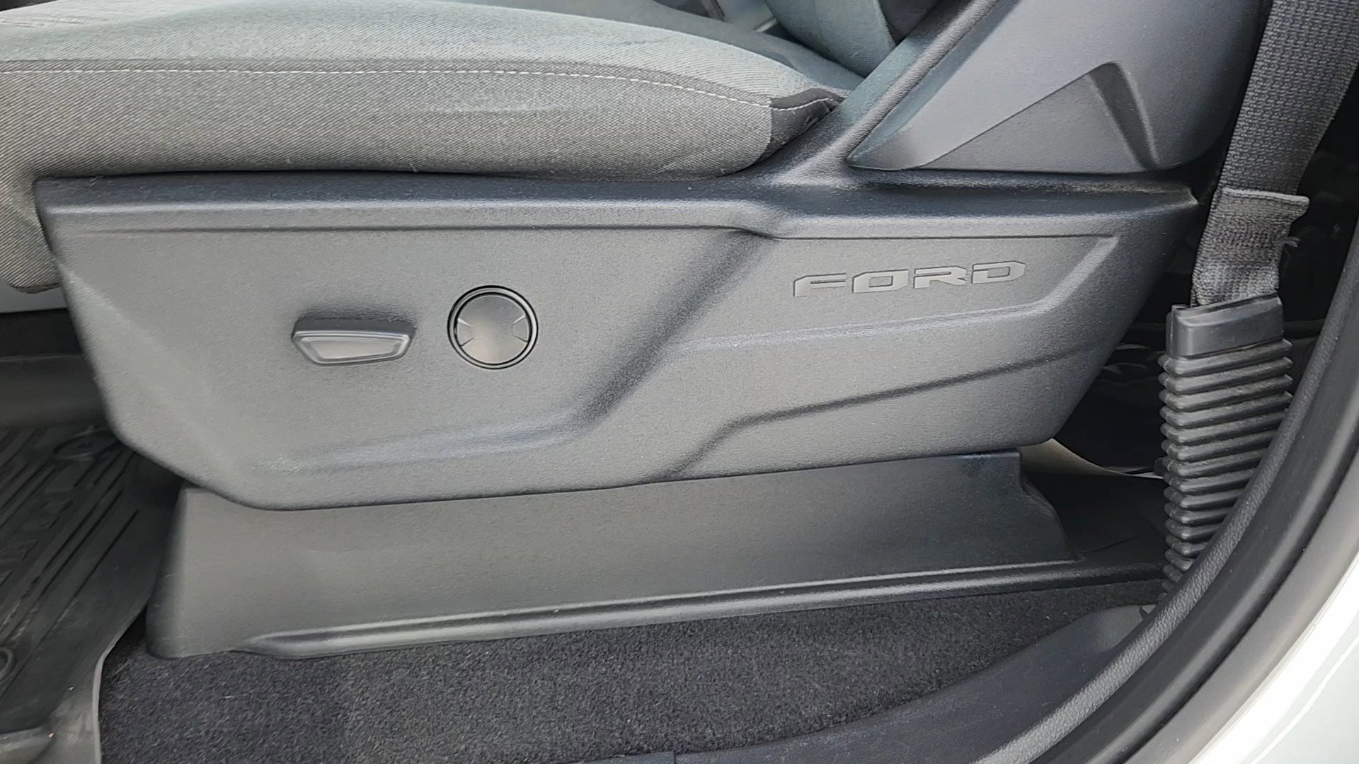 Certified 2023 Ford F150 Lightning XLT image 9