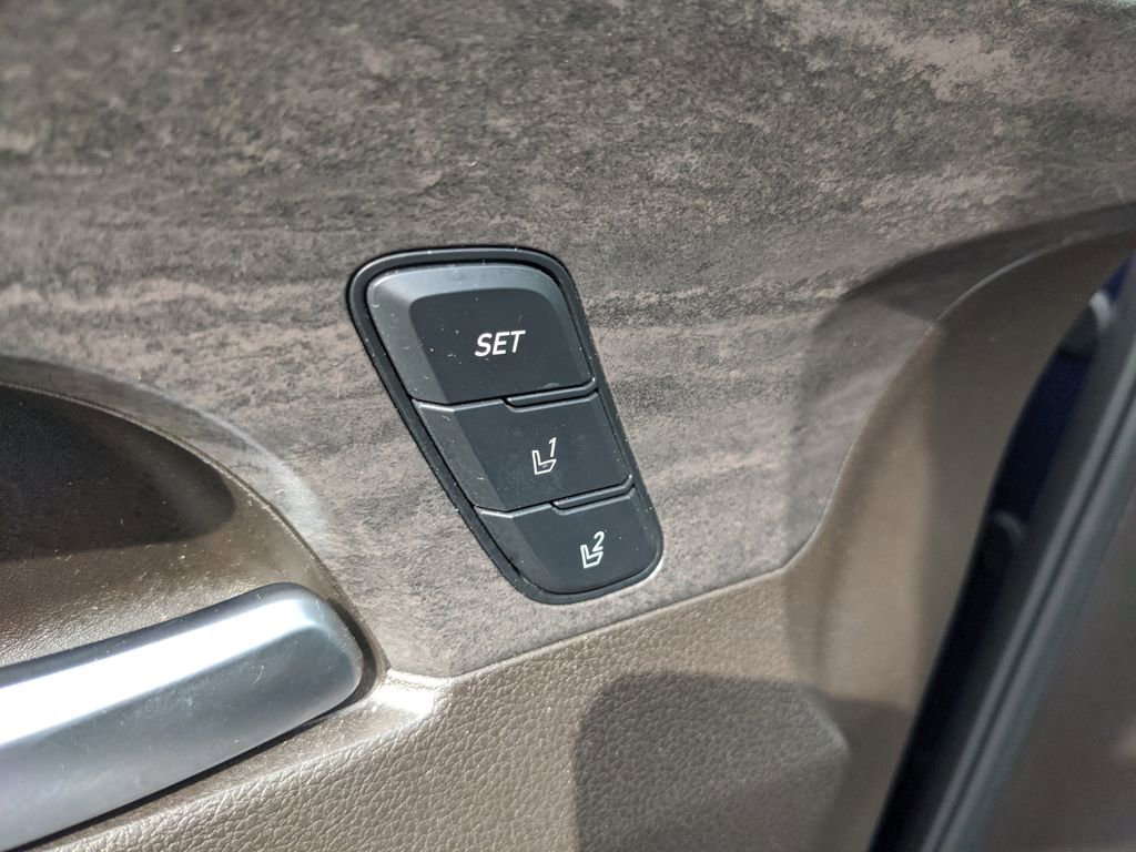 Used 2020 Hyundai Santa Fe Limited image 21