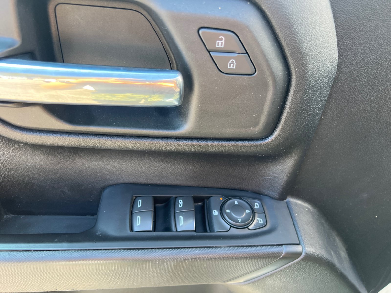 Used 2021 Chevrolet Silverado 1500 Custom w/ Safety Confidence Package AWD/4WD image 11