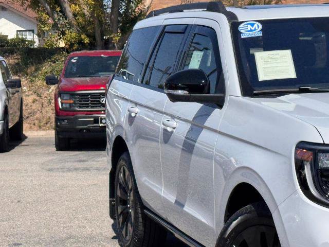 Certified 2025 Ford Expedition Platinum w/ Stealth Appearance Package AWD/4WD image 5