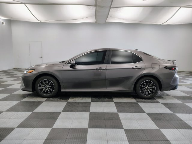 Used 2022 Toyota Camry LE FWD image 4