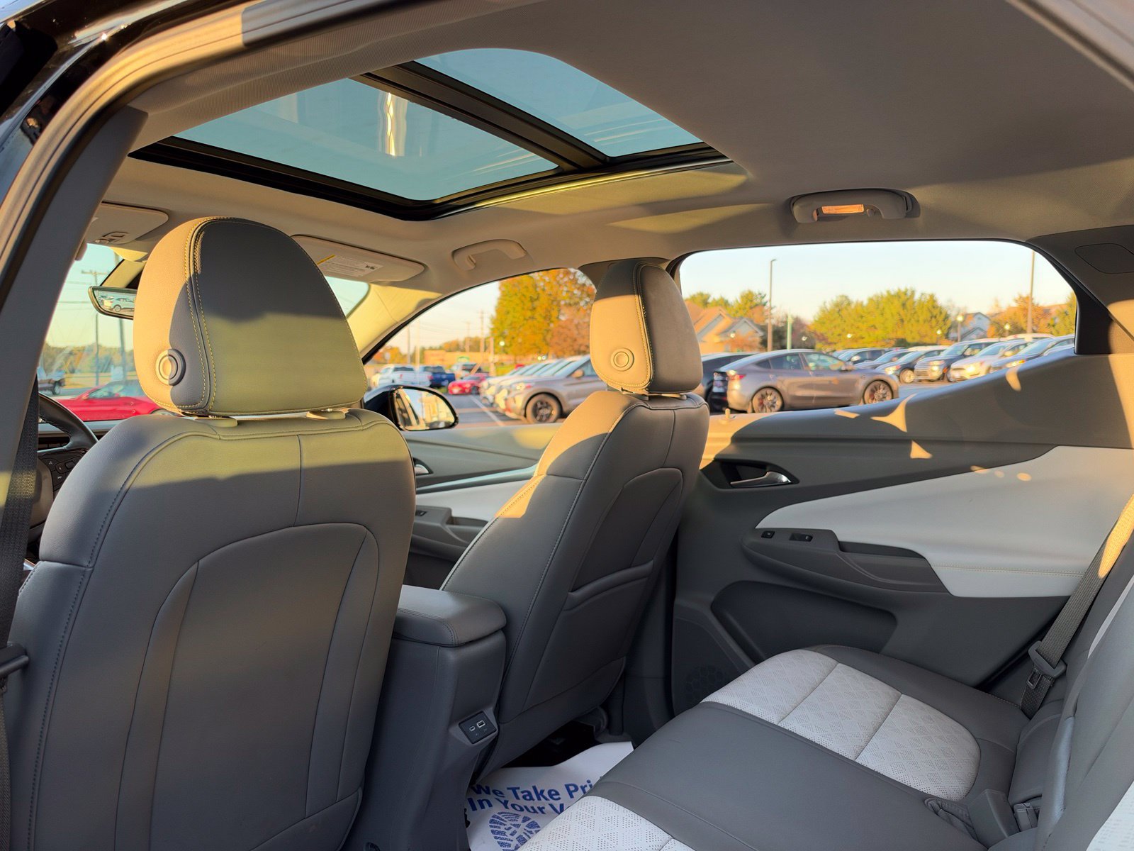 Used 2023 Chevrolet Bolt EUV Premier w/ Sun & Sound Package FWD image 32