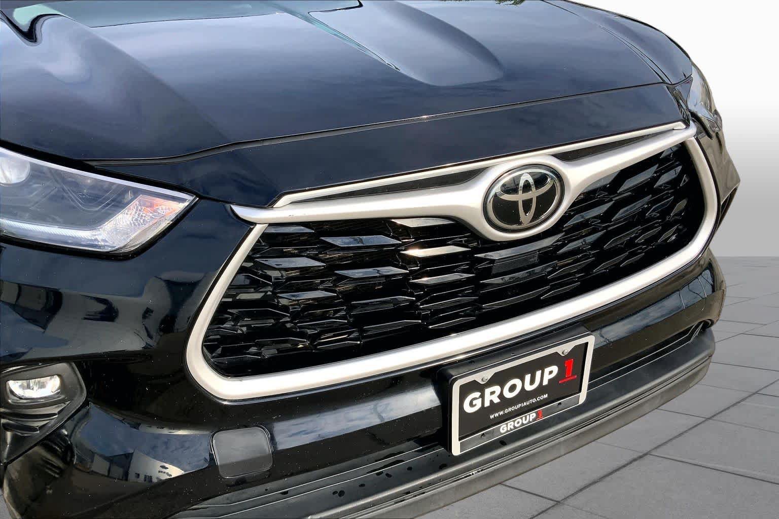 Used 2022 Toyota Highlander XLE AWD/4WD image 27