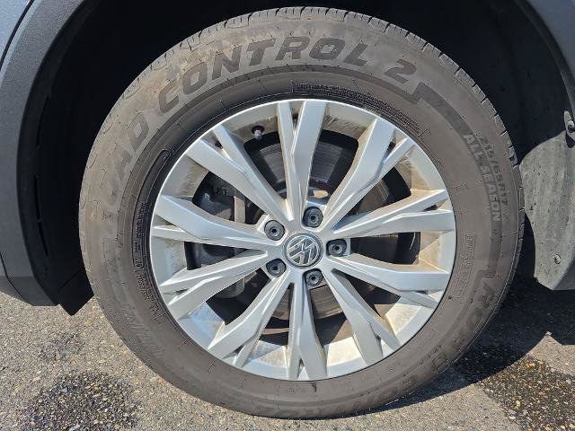 Used 2018 Volkswagen Tiguan SE AWD/4WD image 13