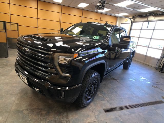Used 2024 Chevrolet Silverado 2500 High Country w/ Midnight Edition AWD/4WD image 3