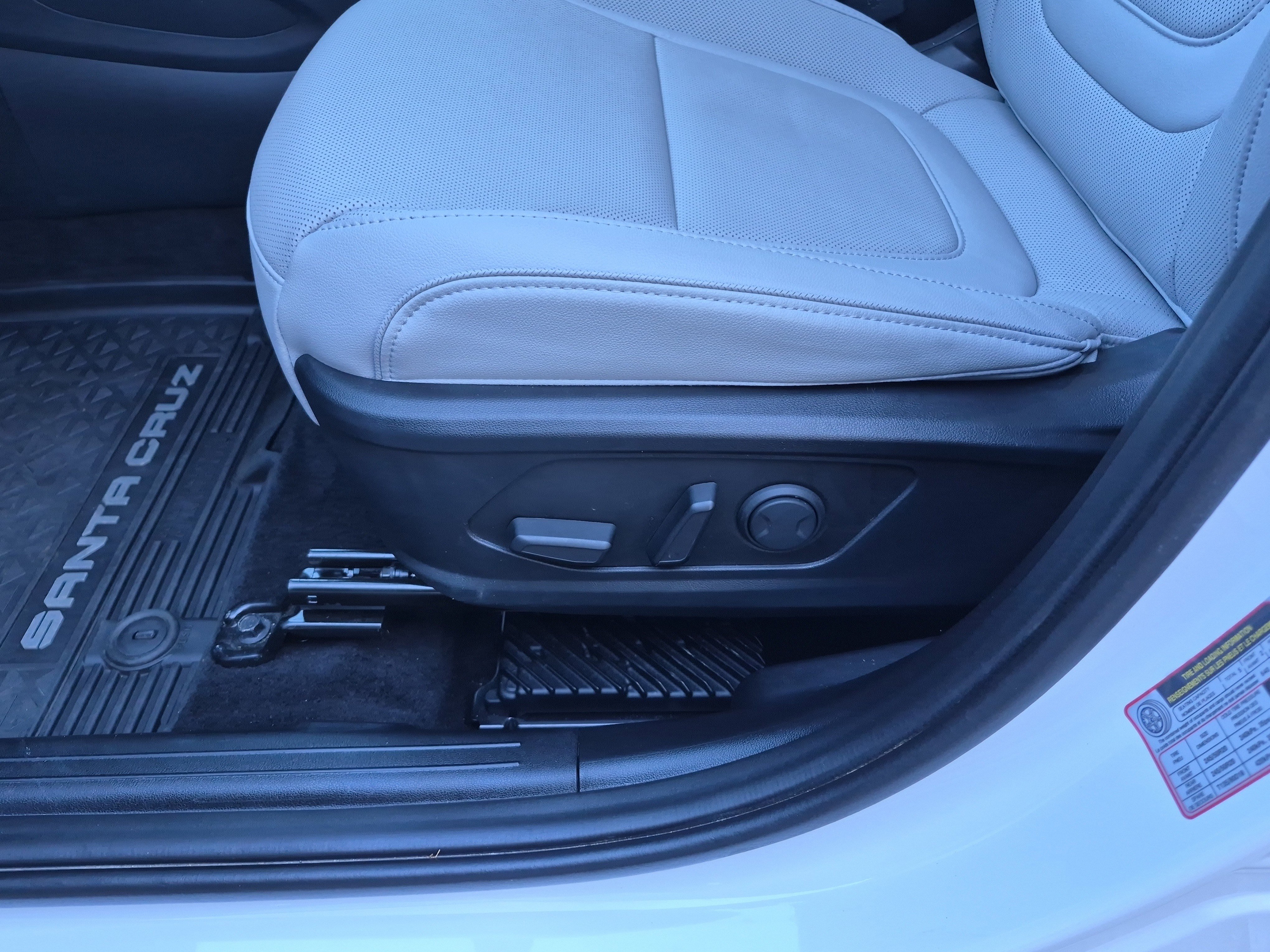 Used 2025 Hyundai Santa Cruz Limited image 14