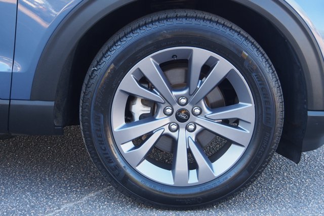Certified 2021 Ford Explorer XLT w/ Equipment Group 202A RWD image 9