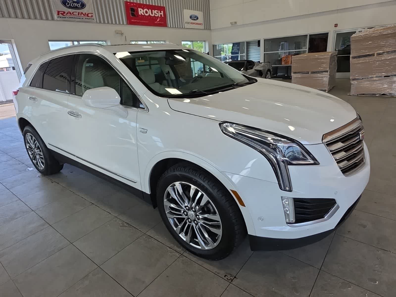 Used 2017 Cadillac XT5 Premium Luxury w/ Driver Assist Package AWD/4WD image 5