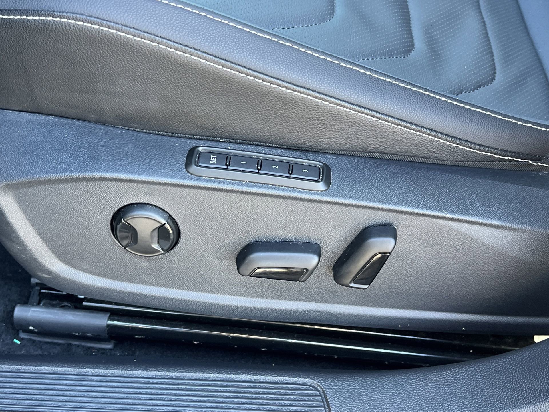 Used 2025 Volkswagen Jetta SEL image 26