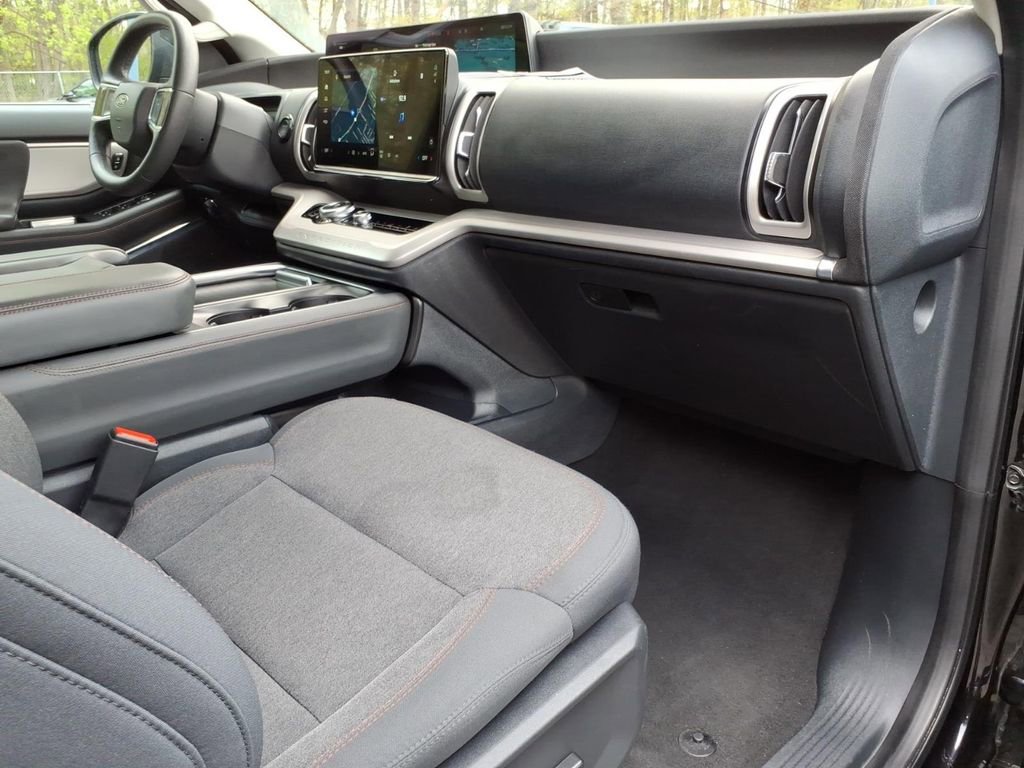 Certified 2025 Ford Expedition Max Active AWD/4WD image 9