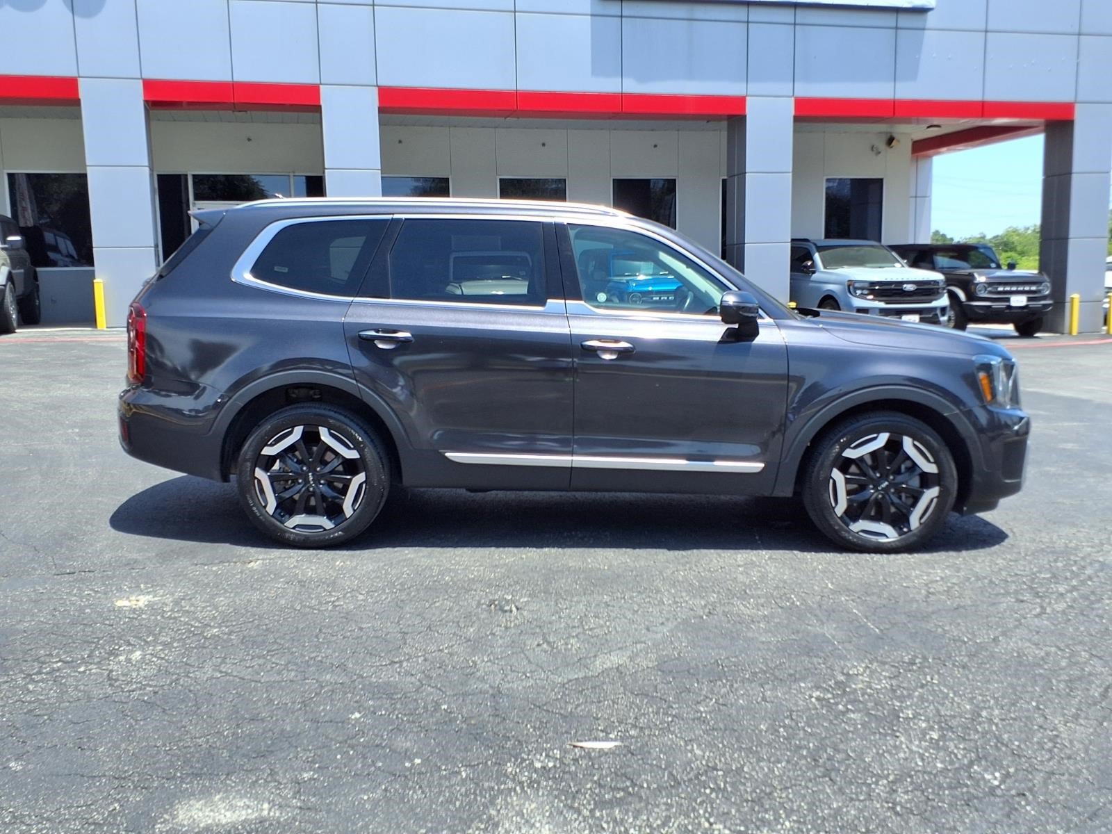 Used 2025 Kia Telluride S FWD image 5