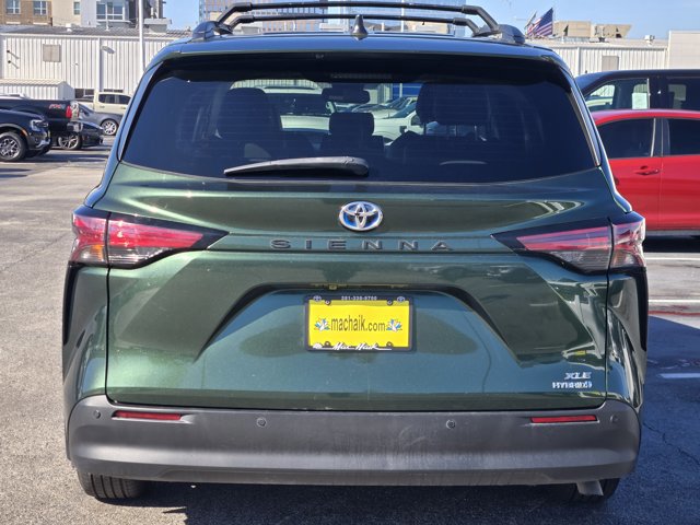 Used 2022 Toyota Sienna XLE image 4