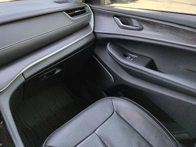 Used 2023 Jeep Grand Cherokee L Limited w/ Luxury Tech Group II image 16