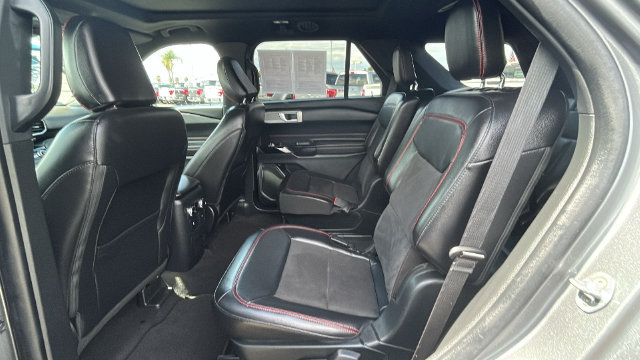 Certified 2023 Ford Explorer ST-Line AWD/4WD image 16