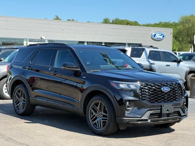 Certified 2025 Ford Explorer ST-Line w/ ST-Line Street Pack AWD/4WD image 38