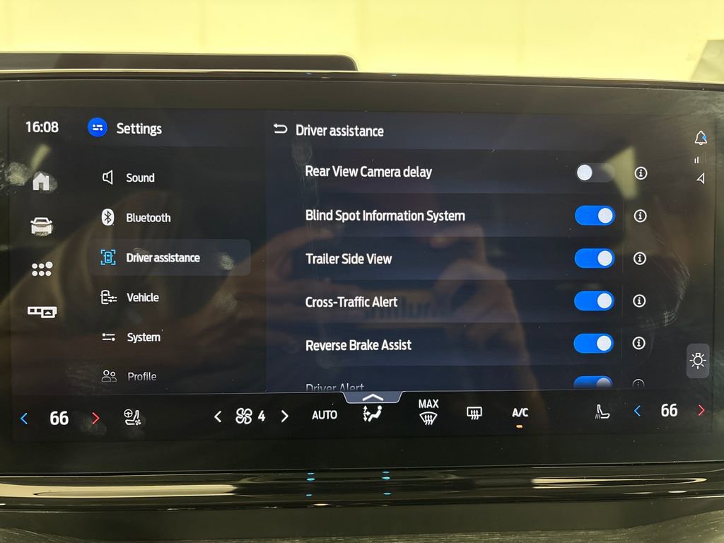 Certified 2025 Ford Expedition Platinum image 37