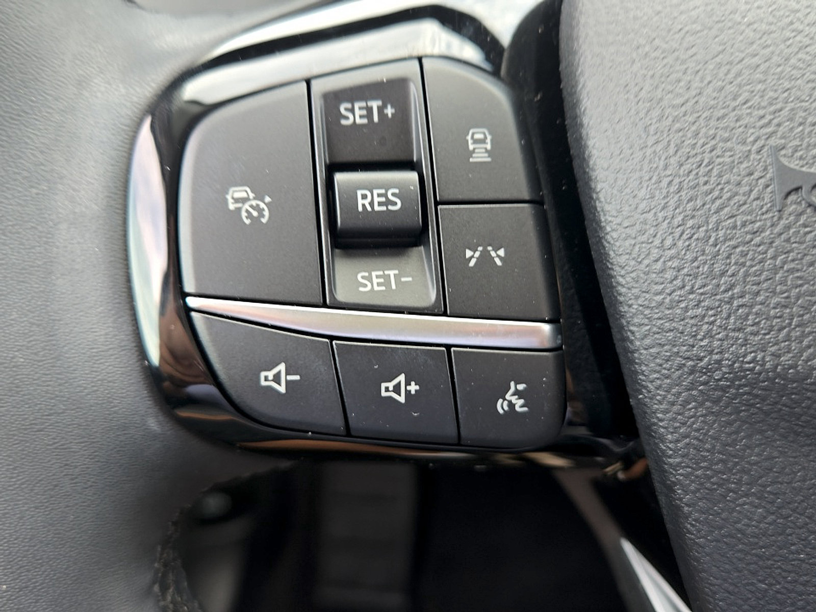 Certified 2023 Ford Escape Platinum w/ Premium Technology Package AWD/4WD image 13