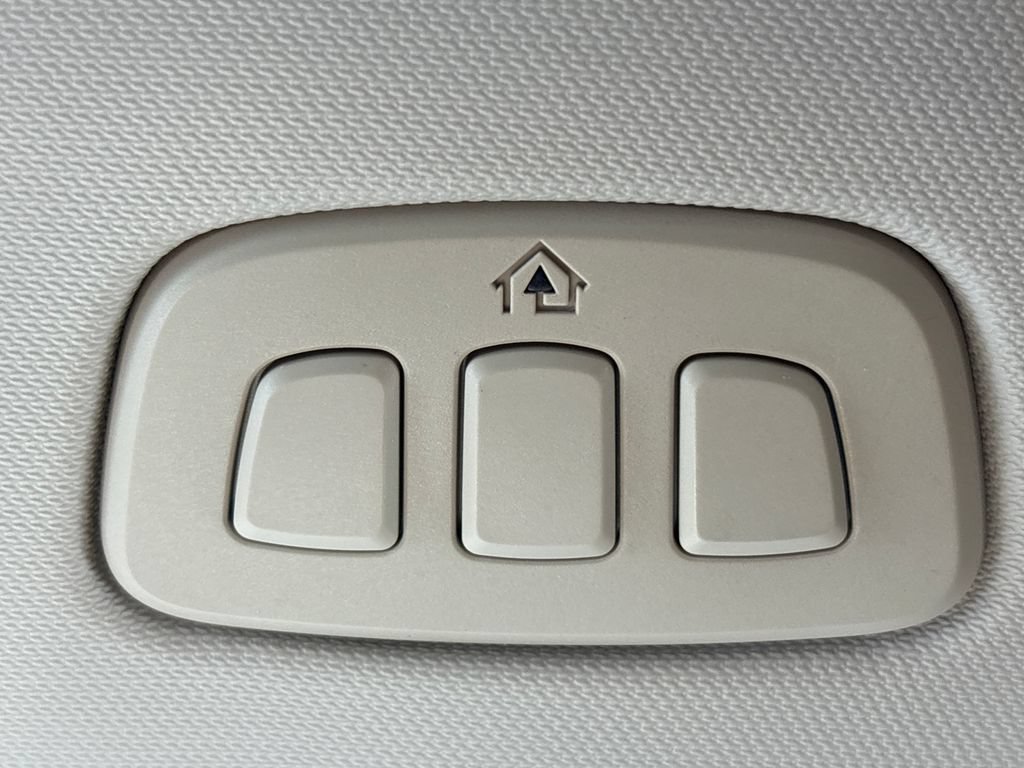 Certified 2020 Ford Escape Titanium AWD/4WD image 33