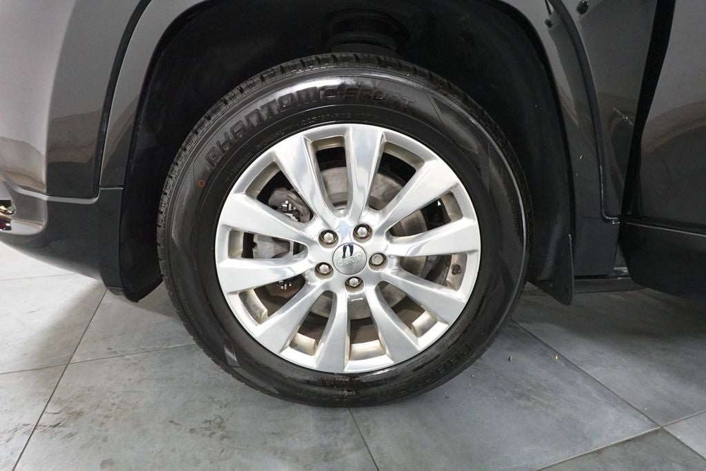 Used 2017 Jeep Cherokee Overland AWD/4WD image 36