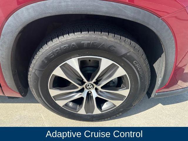 Used 2022 Toyota Highlander XLE FWD image 8