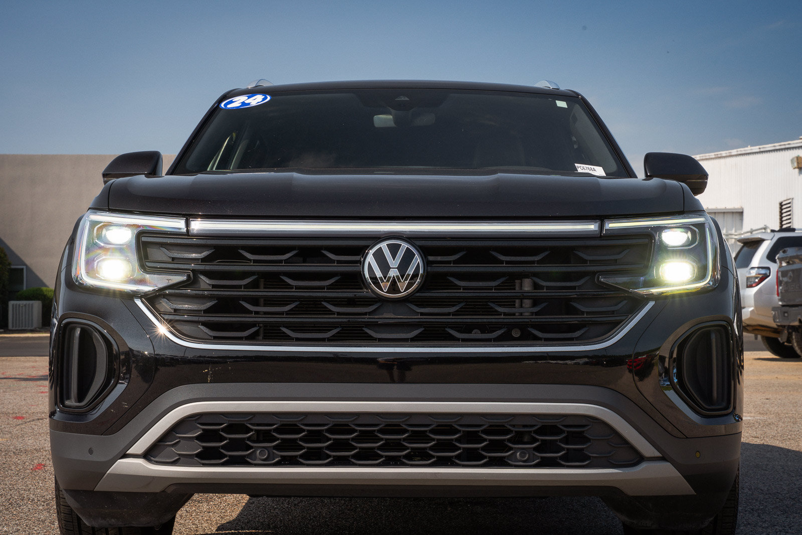 Used 2024 Volkswagen Atlas Cross Sport SE FWD image 3