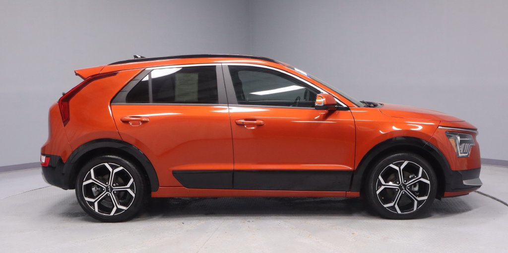 Used 2023 Kia Niro EX Touring FWD image 9