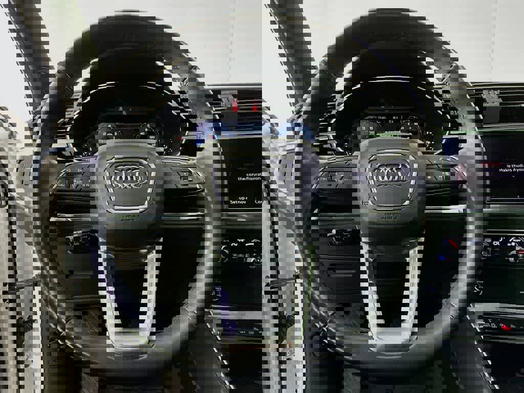 Used 2024 Audi Q3 2.0T Premium image 16