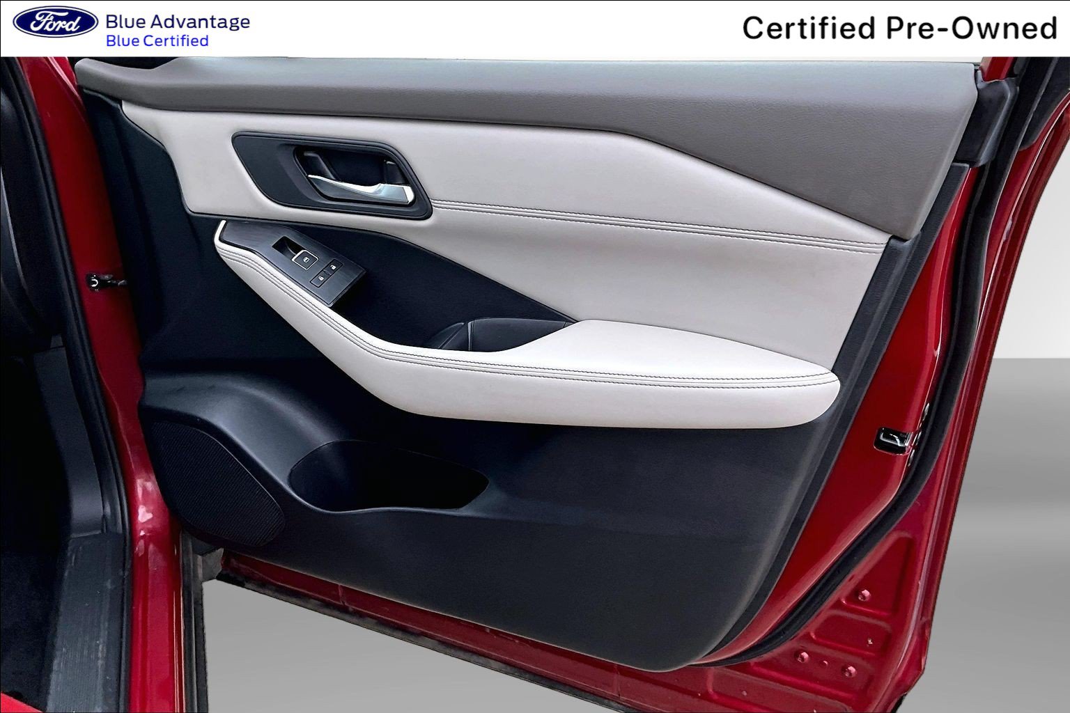 Used 2025 Nissan Rogue SL AWD/4WD image 26