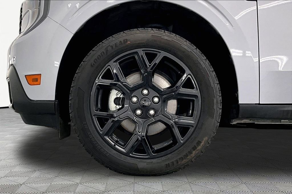 Certified 2025 Ford Maverick Lariat w/ Black Appearance Package AWD/4WD image 9