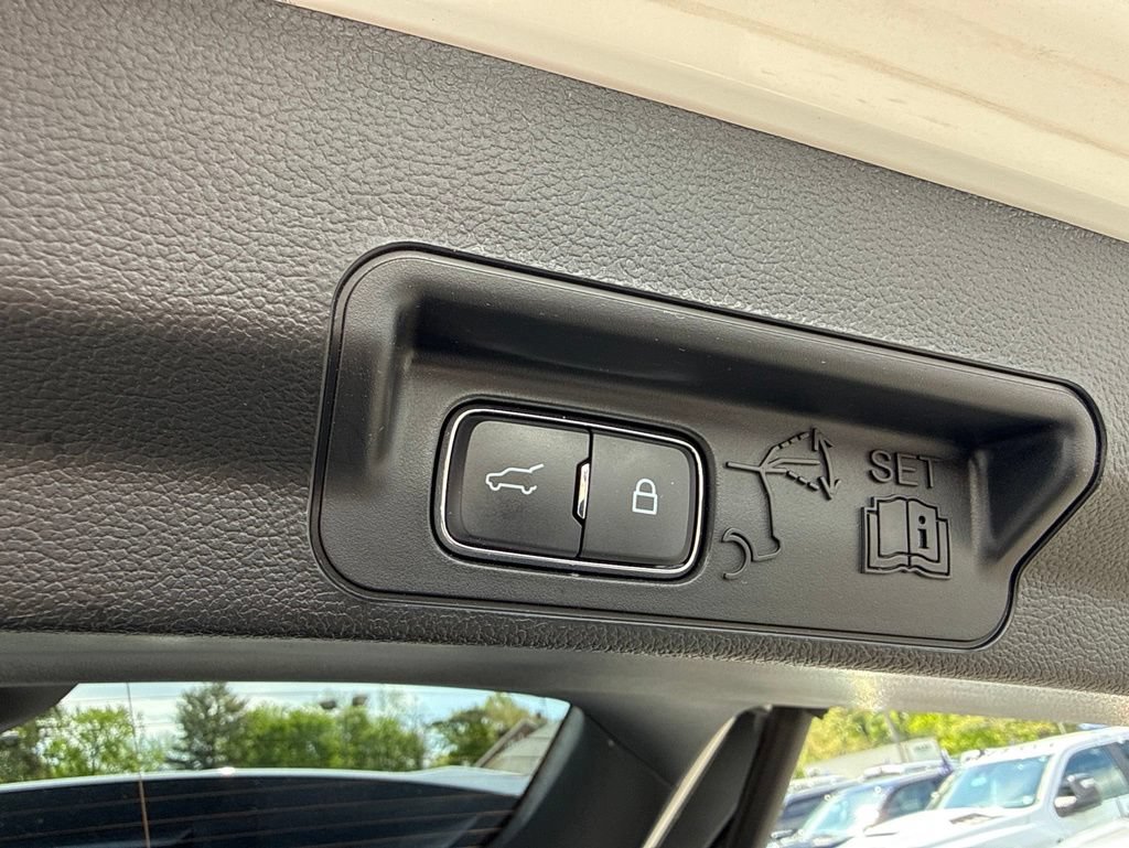 Certified 2023 Ford Explorer XLT AWD/4WD image 10