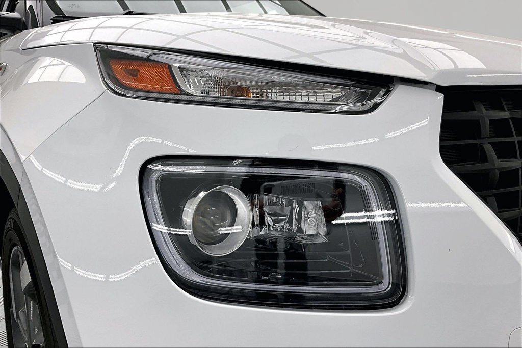 Used 2024 Hyundai Venue Limited FWD image 29