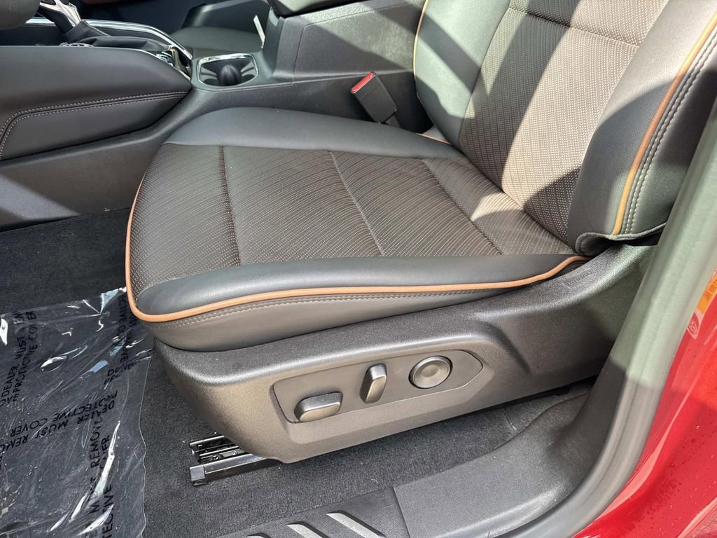 Used 2025 GMC Canyon AT4 w/ AT4 Premium Package image 19