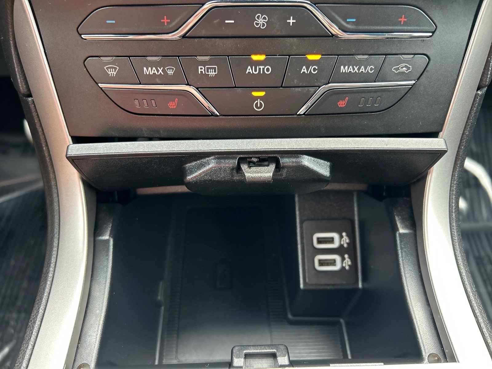 Certified 2020 Ford Edge ST-Line w/ Cold Weather Package AWD/4WD image 30
