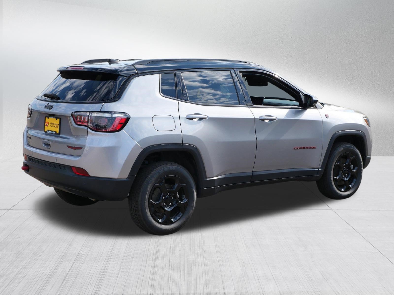 Used 2023 Jeep Compass Trailhawk AWD/4WD image 7