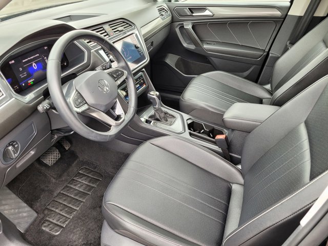 Used 2022 Volkswagen Tiguan SE image 15