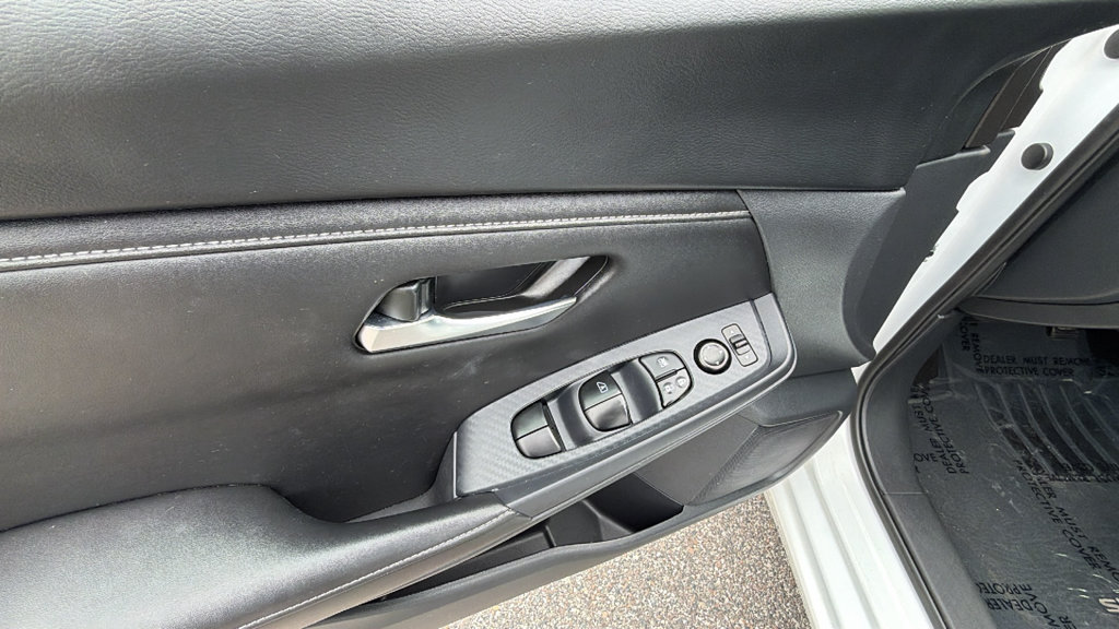 Used 2024 Nissan Sentra SV FWD image 12